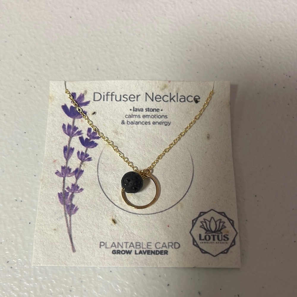 Diffuser Necklace.  Gold.  New